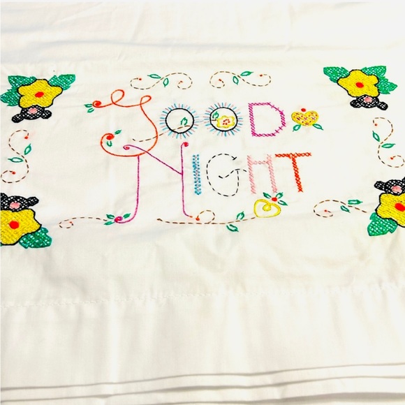 NWOT Vtg Hand Embroidered “GOOD NIGHT“ Pillocases Case Standard Sz Never Used - Picture 4 of 5